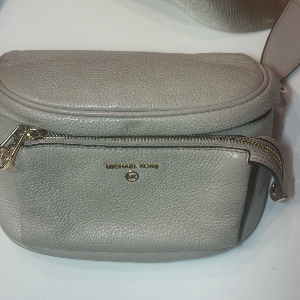 Michael Kors Gently used Beige Peppled Leather Crossbody Bag